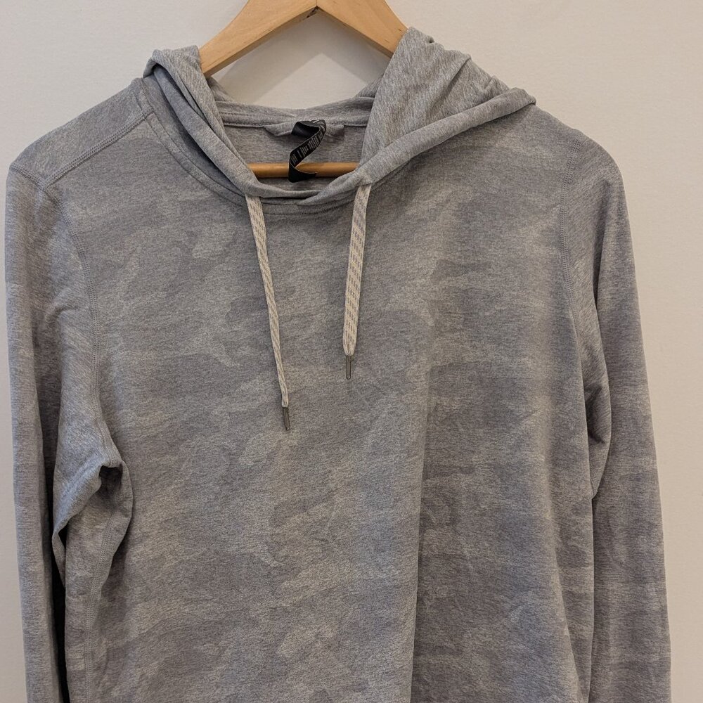 Vuori Halo Essential Hoodie in Pale Heather Camo